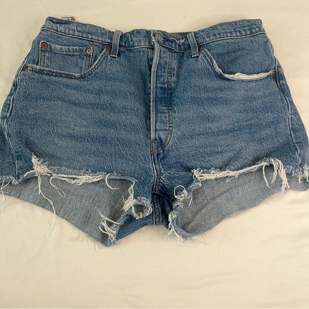 Levi's 501 Original Fit Denim Cut-Off Shorts in Medium Wash Size 32